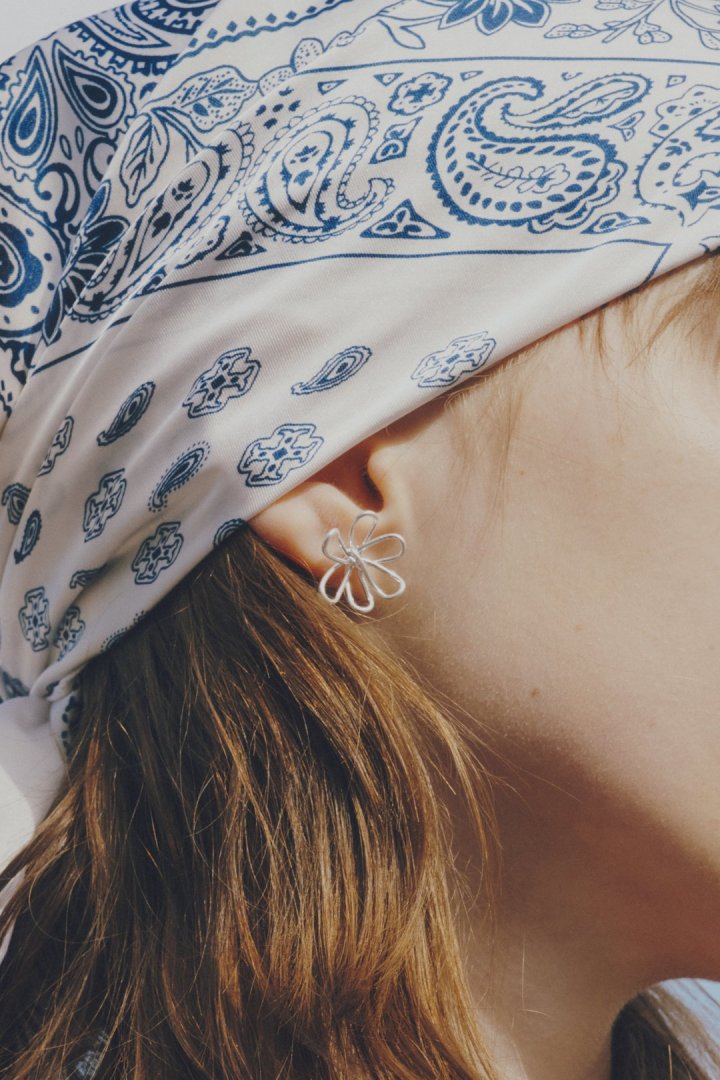 カット アウト フラワー ピアス – GOLDY Onlinestore