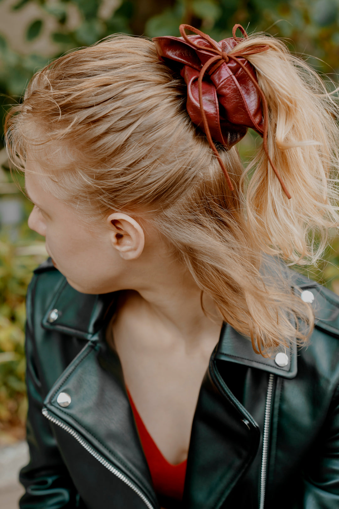 リボン ハング レザー タッチ ビッグ シュシュ – GOLDY Onlinestore