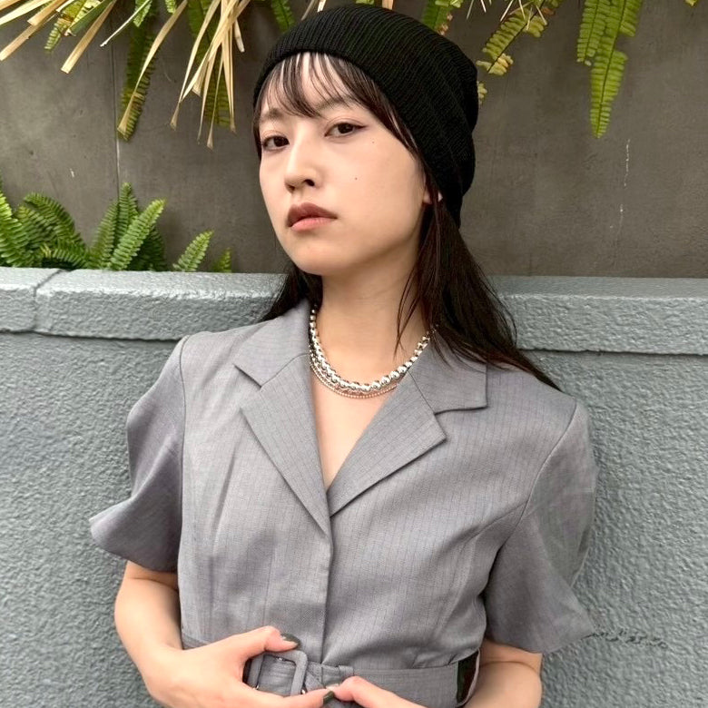 グレーワンピ×ボリュームネックレスをニット帽で外したミックスコーデ♪