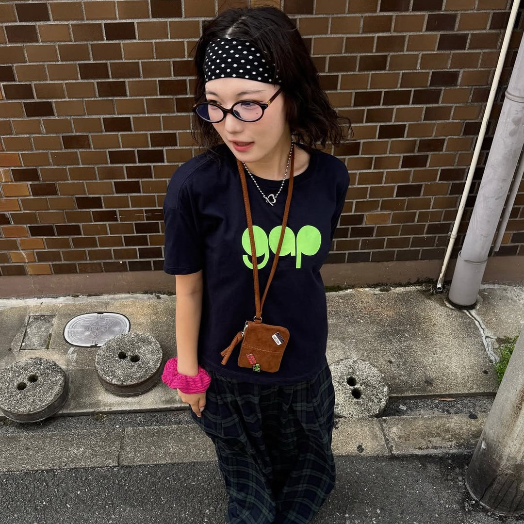 ワントーンコーデに映えるシルバーネックレス♡