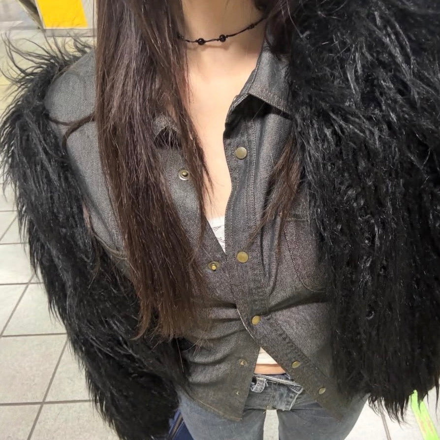 ネックレスもブラックでまとめたモノトーンコーデ ♥