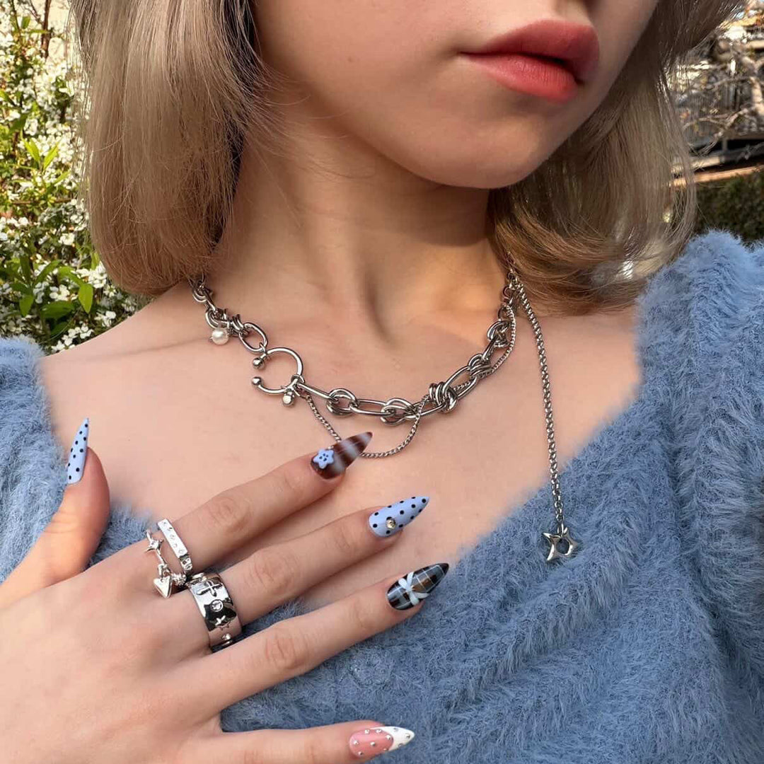 シルバーアクセをジャラっとつけて春コーデのポイントに✨