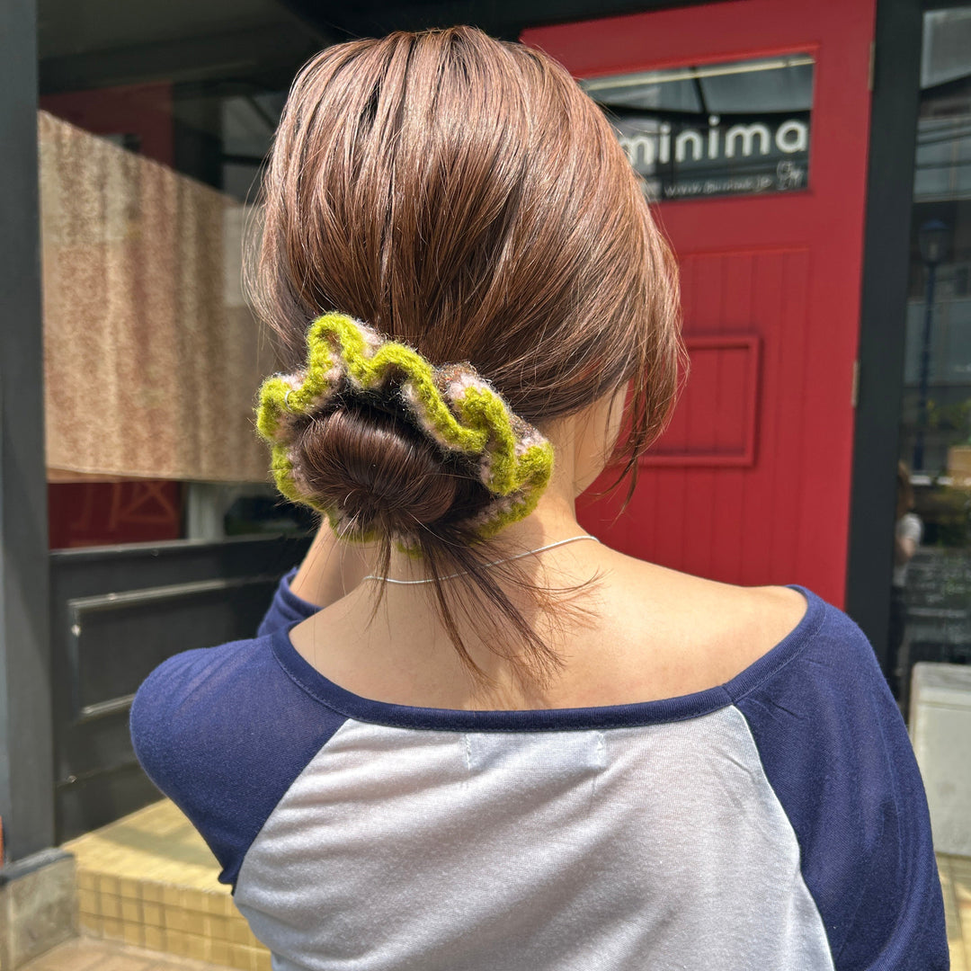 ニットシュシュでヘアースタイルから秋のムードを先取り★