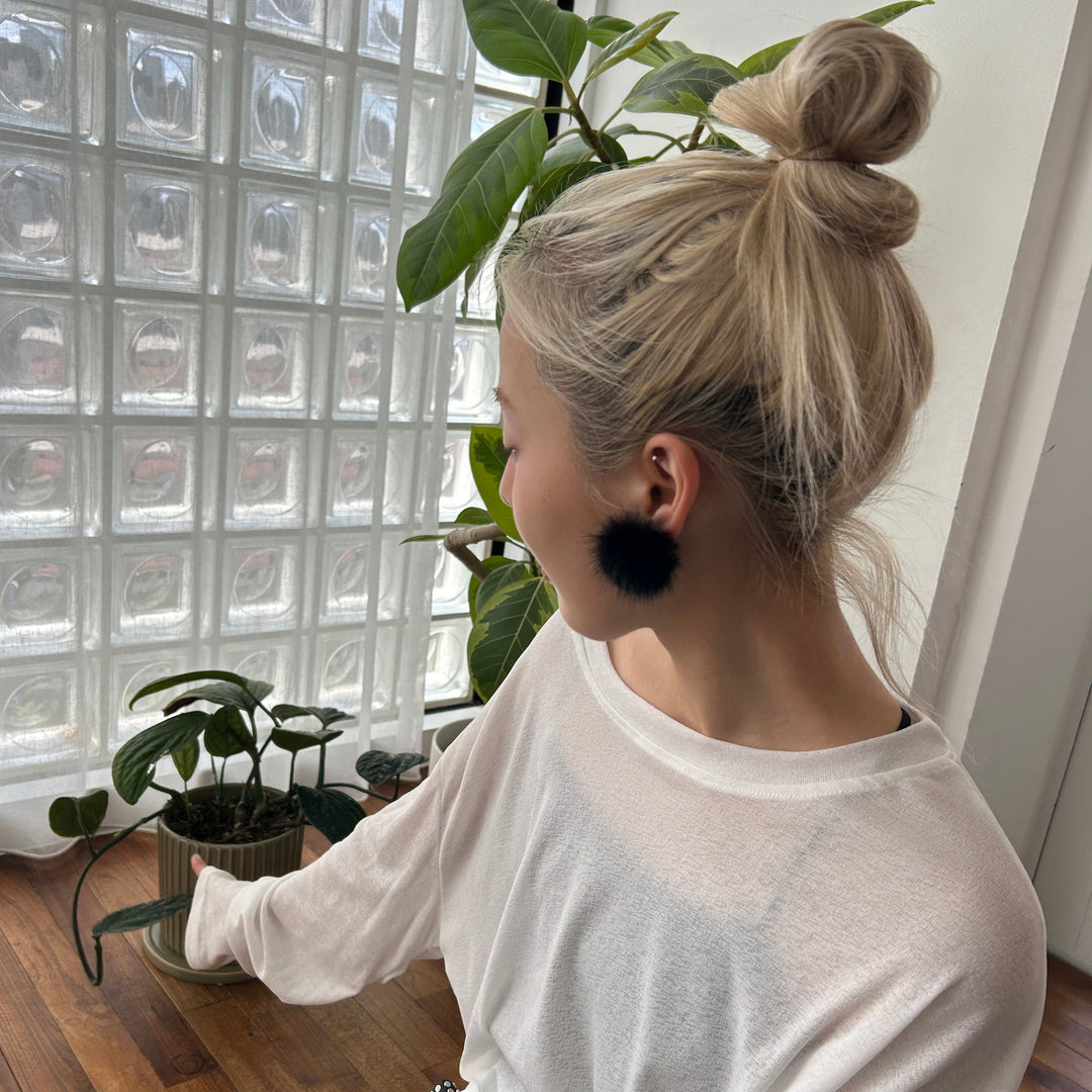 コーディネートを秋っぽく仕上げる ファーピアス♡