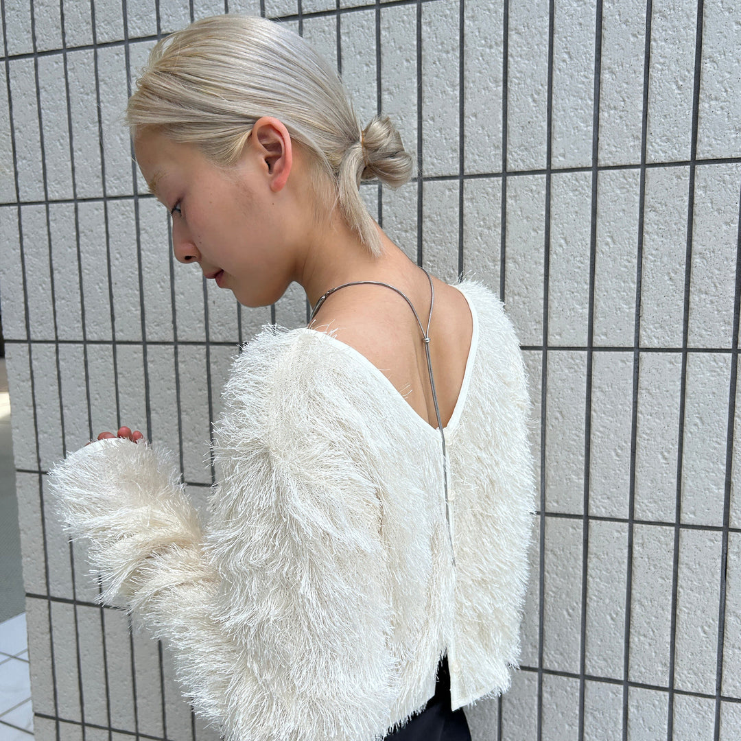 BACK STYLEに垂れるロングチェーンがオシャレ感を底上げ♡