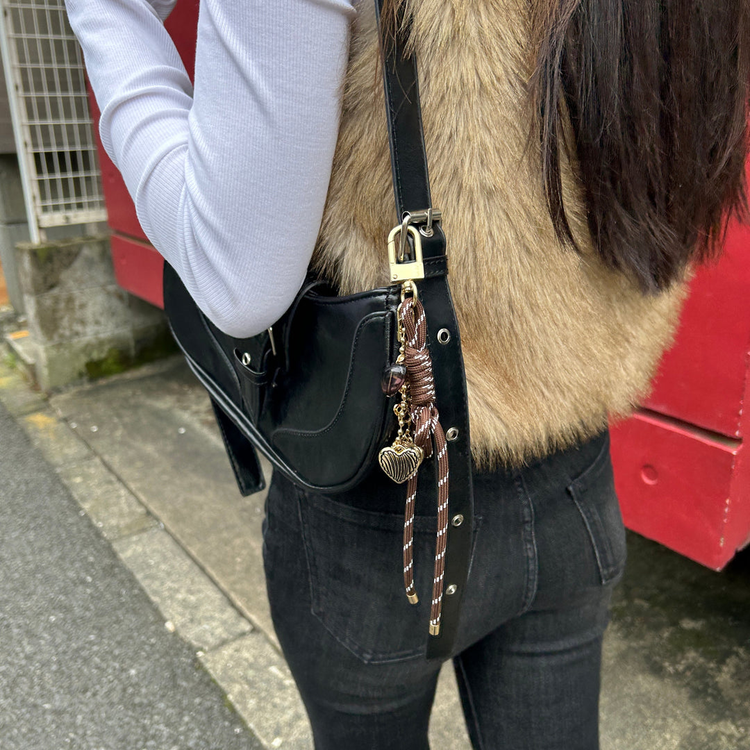 bag charmはコーデに合わせてブラウンをチョイス★