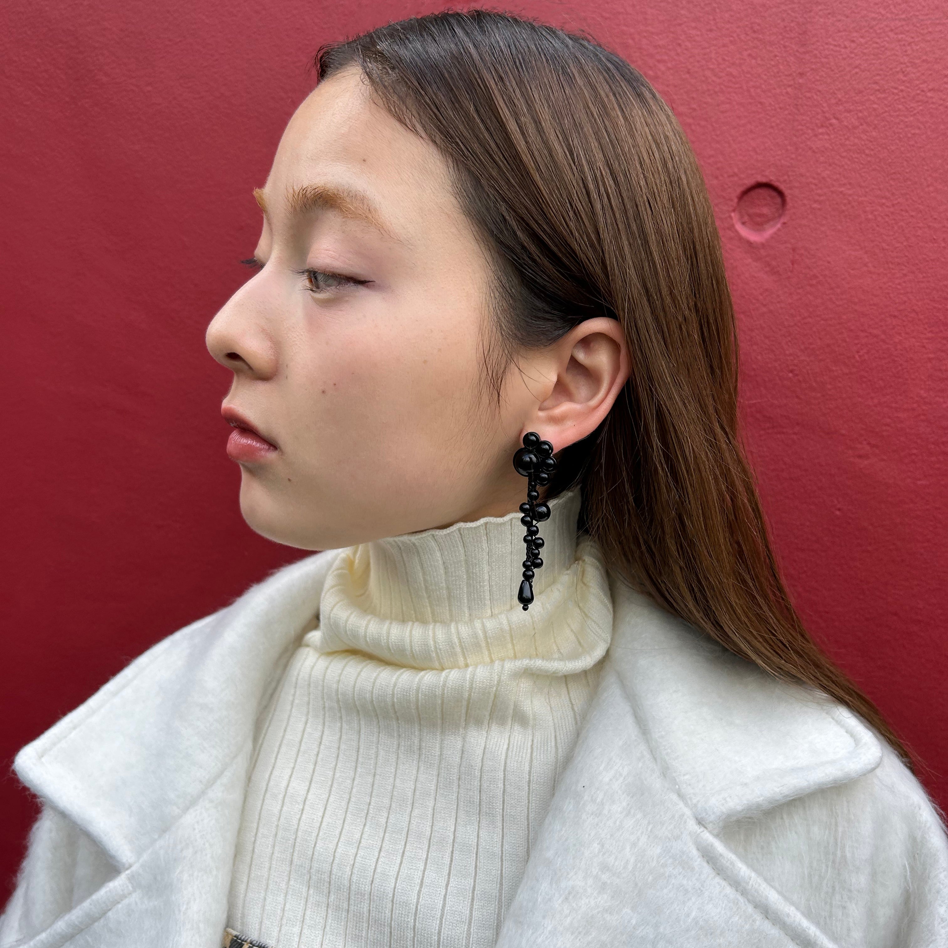 WHITE×レオパード柄にブラックのロングピアスがマッチ♡ – GOLDY 