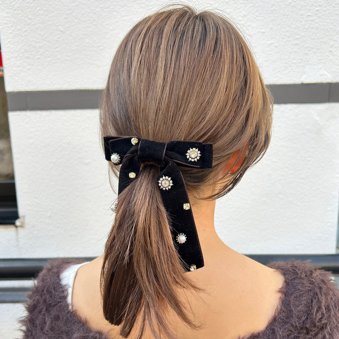 ビジューが散りばめられた ホリデーギフトにピッタリなリボンバレッタ！