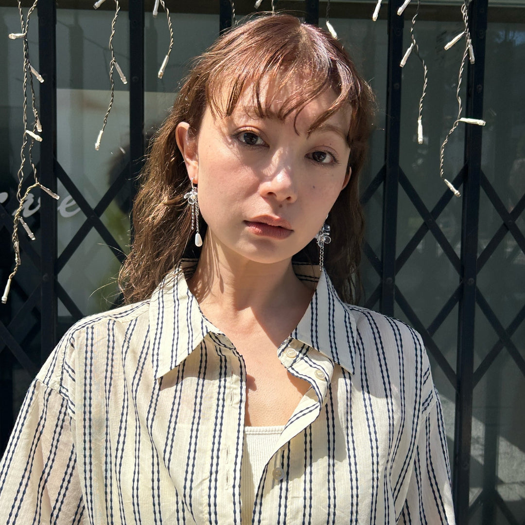 パール×クリアフラワーのロングピアスが綺麗めスタイルにマッチ♡