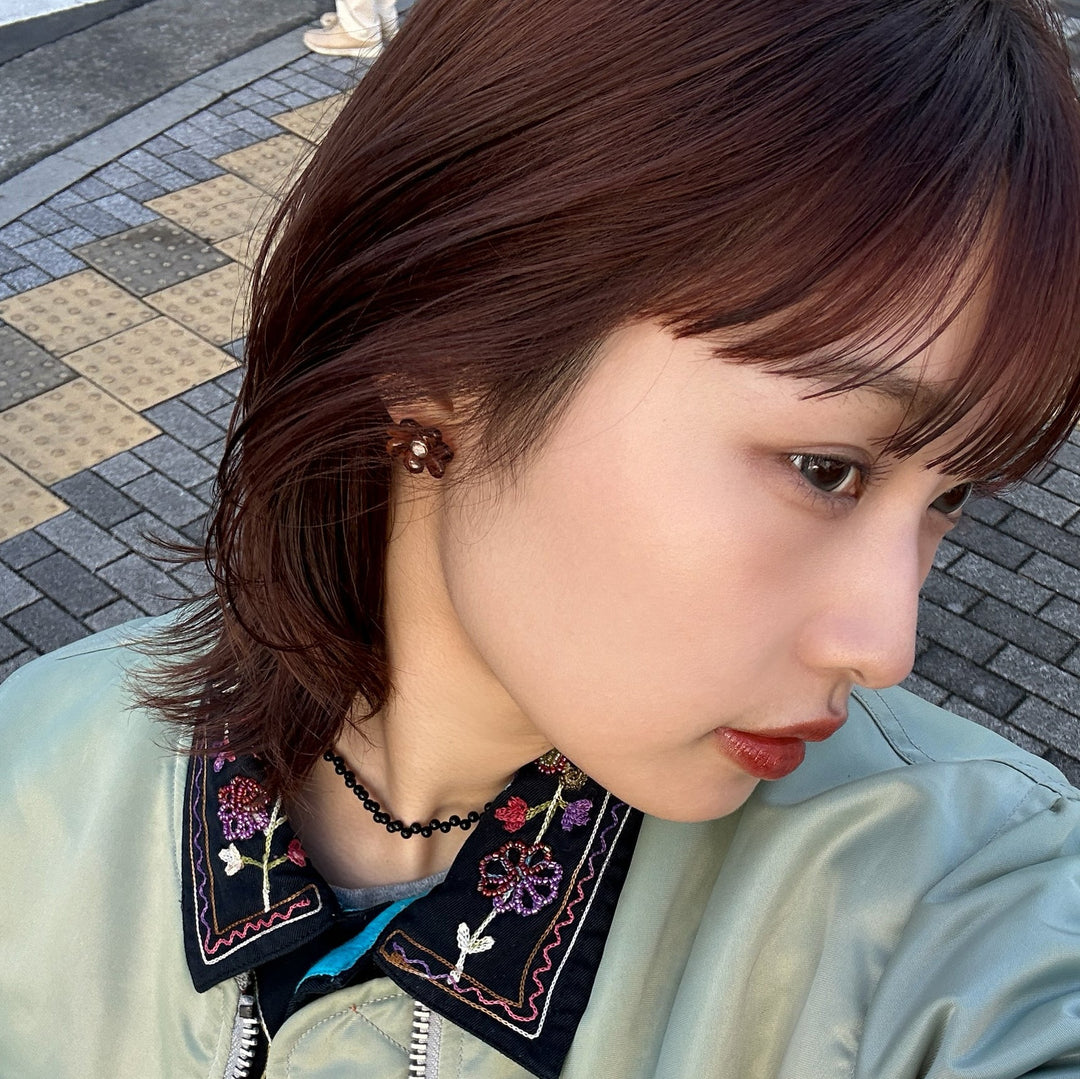 ぷっくりフラワーモチーフがレトロヴィンテージなスタイルにマッチ🌼