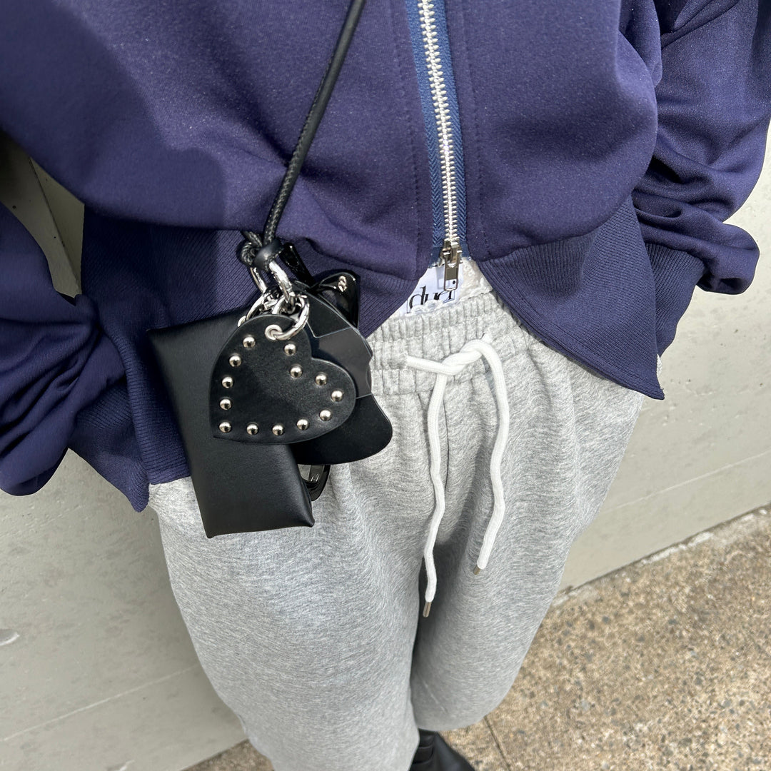 スタッズがポイントのマルチショルダーは実用性◎のオシャレITEM！