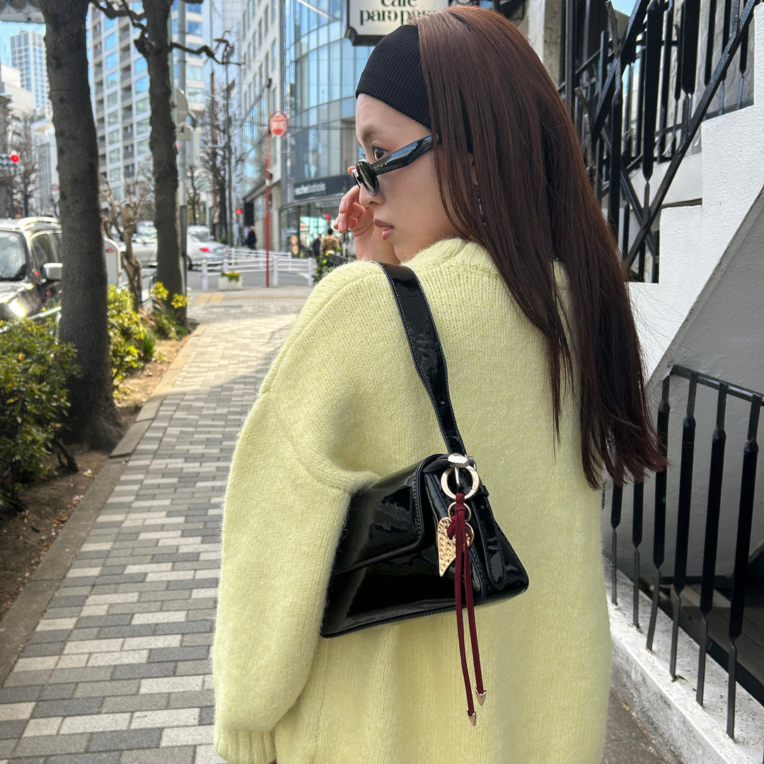 コーディネートの差し色になるバッグチャーム♡