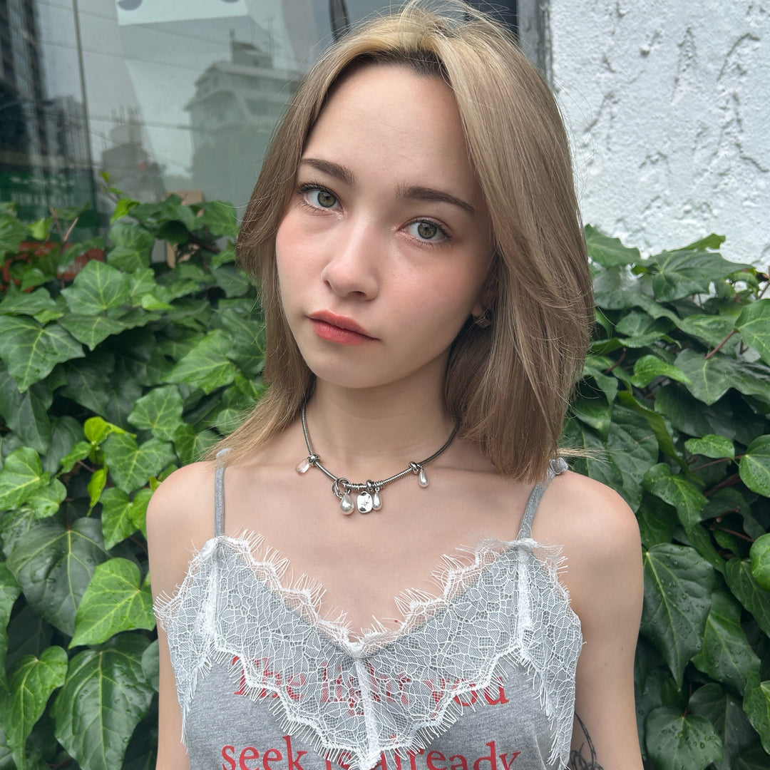 パール×チャームのEDGEの効いたネックレスがレディなキャミワンピにマッチ♡