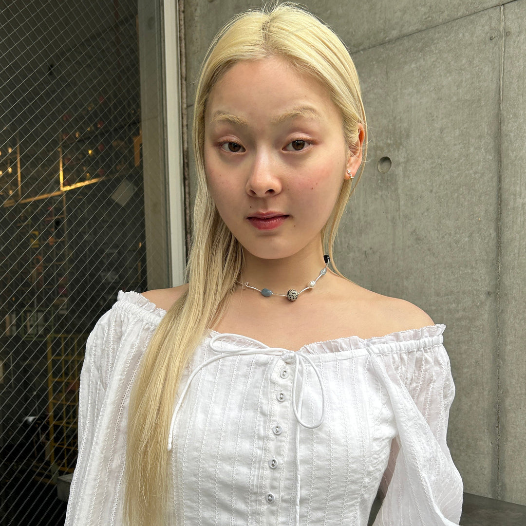 カラービーズが目を惹くネックレスがコーディネートの主役に✨