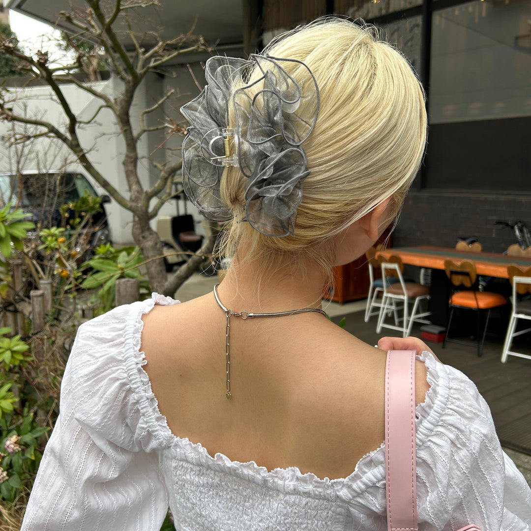 シアーのフリフリが大人可愛いバンスクリップ♡