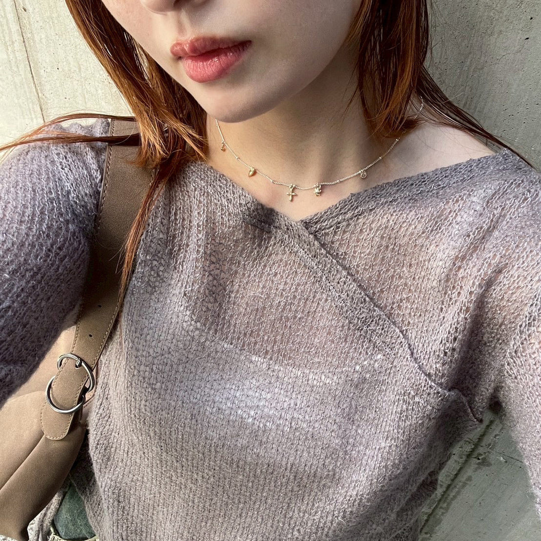 今年らしいチャームネックレスをチョイスした旬な秋コーデ✨