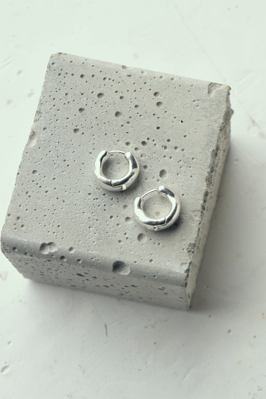 ミニ プランプ ワンタッチ ピアス