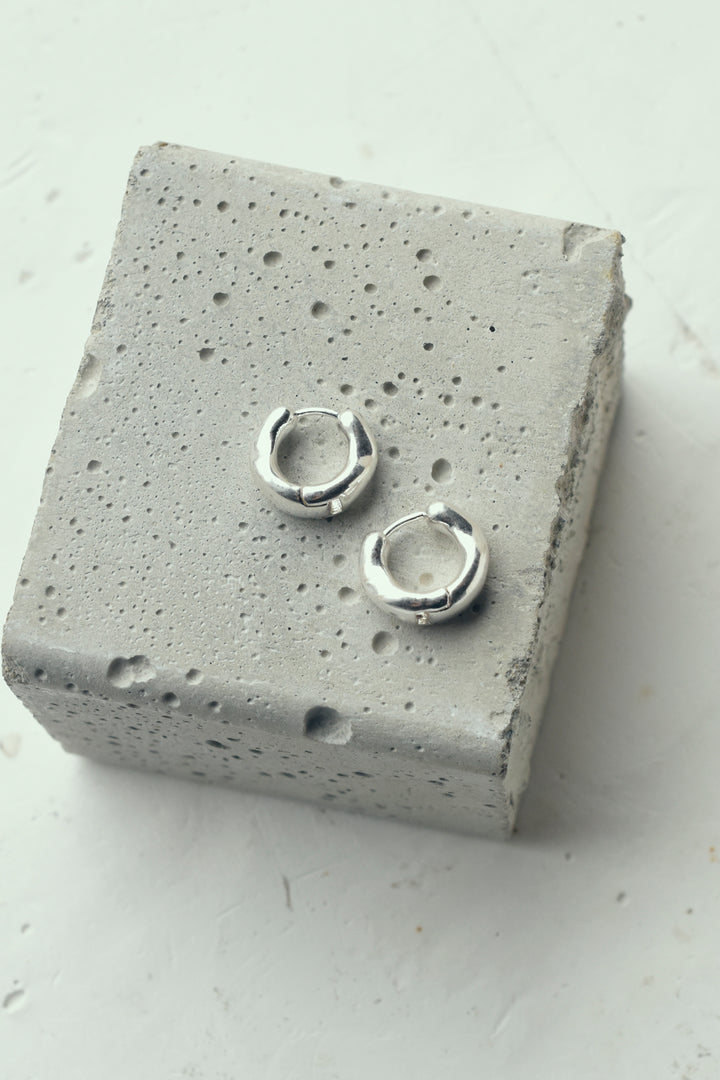 ミニ プランプ ワンタッチ ピアス