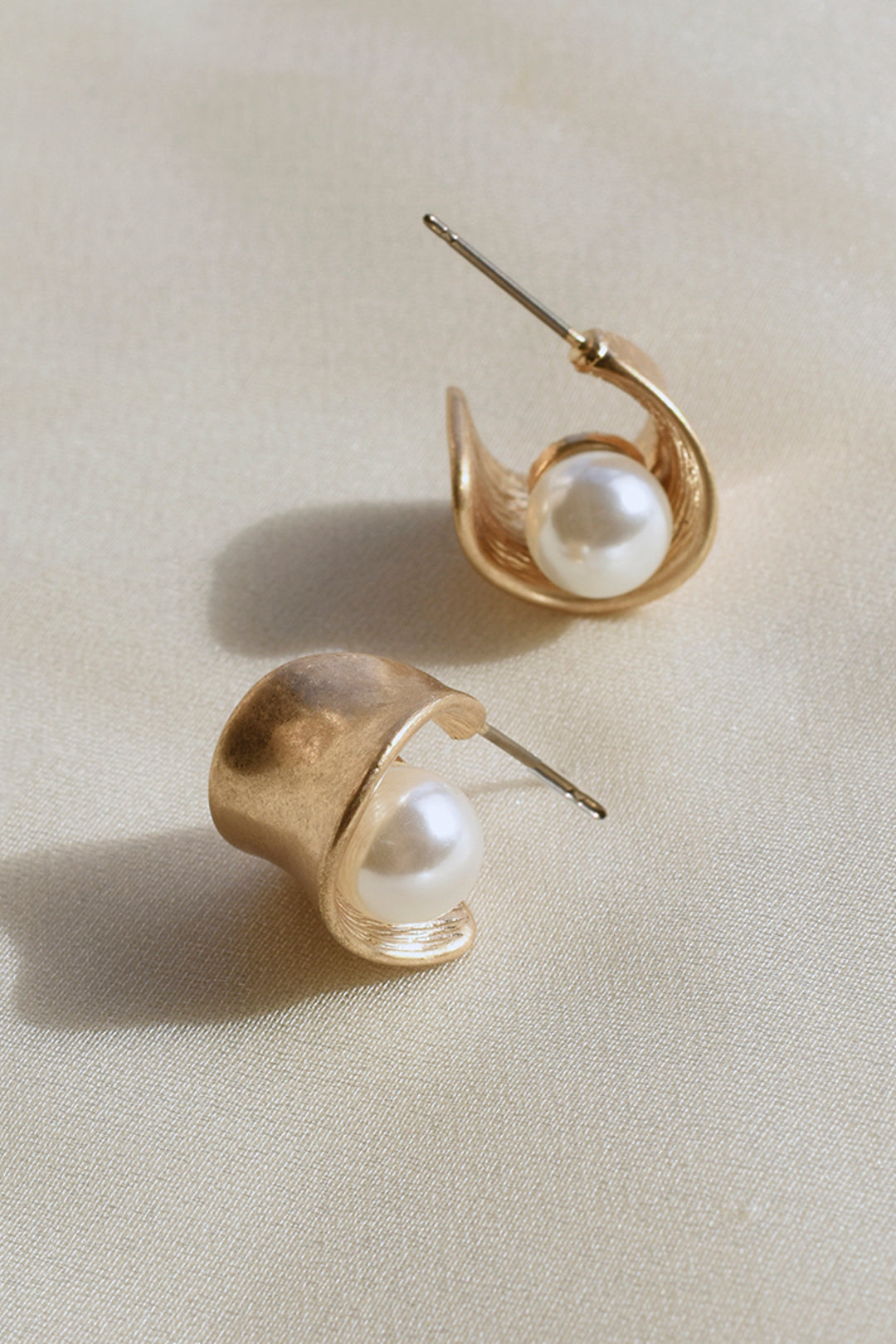 カーブパールピアス(F GOLD): アクセサリーanuans