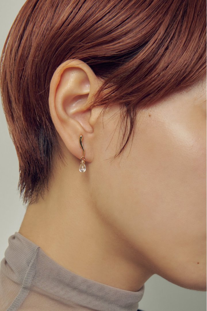 アシンメトリー トゥィグ ピアス – GOLDY Onlinestore