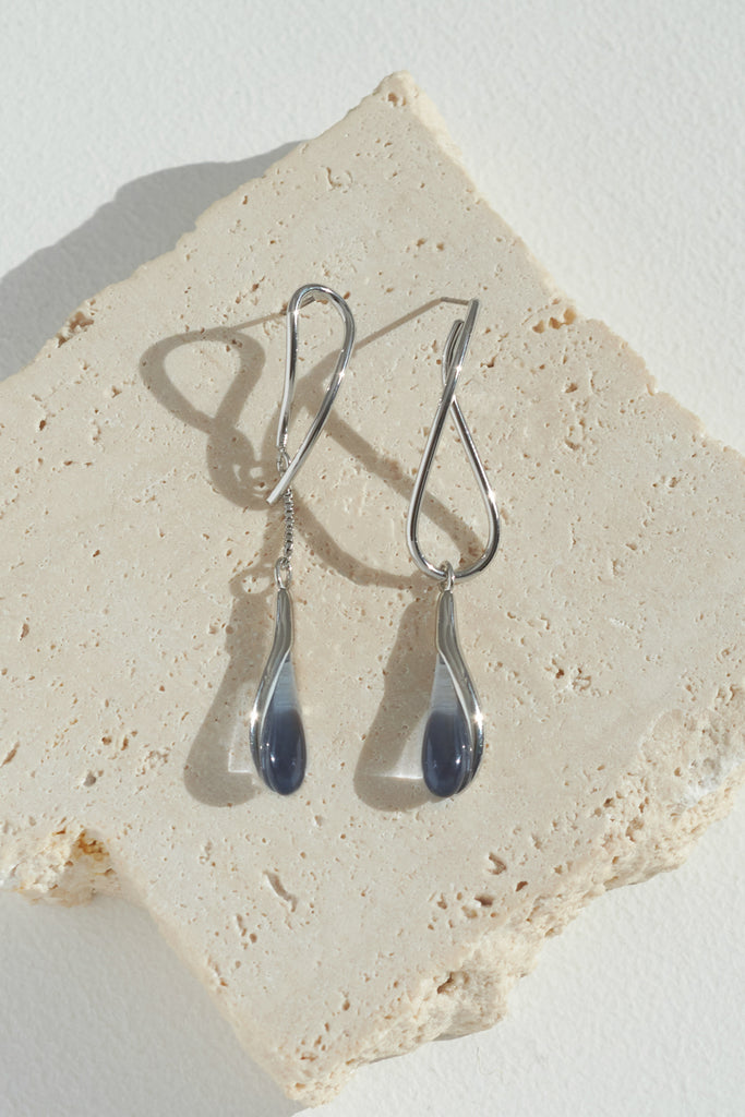 サイド フレーム ドロップ アシンメトリー ピアス – GOLDY Onlinestore