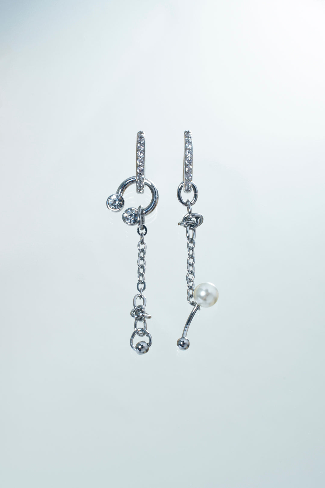 バーベル × パール チャーム ピアス – GOLDY Onlinestore