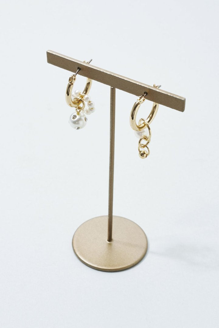 グレイン パール チャーム ピアス – GOLDY Onlinestore