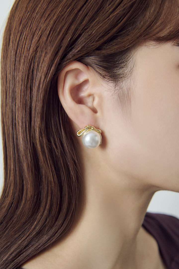 ビッグ パール ノット ピアス