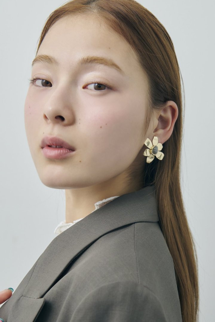 ★箱付き★ TOGAPULLA メタルフラワーピアス ☆箱付き☆ TOGAPULLA メタルフラワーピアス - メルカリ