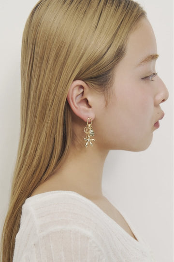 カラー グリント フラワー チャーム ピアス – GOLDY Onlinestore 