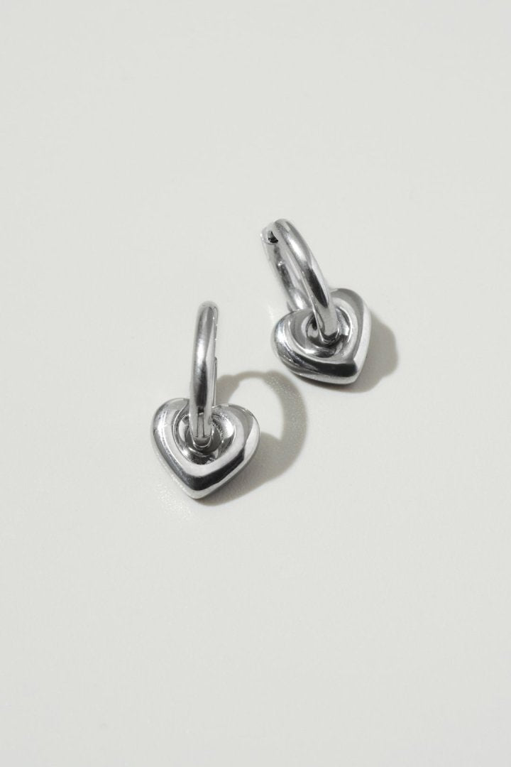 No.312 ハートチャームのピアス シルバー ハート チャーム ワンタッチ ステンレス ピアス – GOLDY Onlinestore