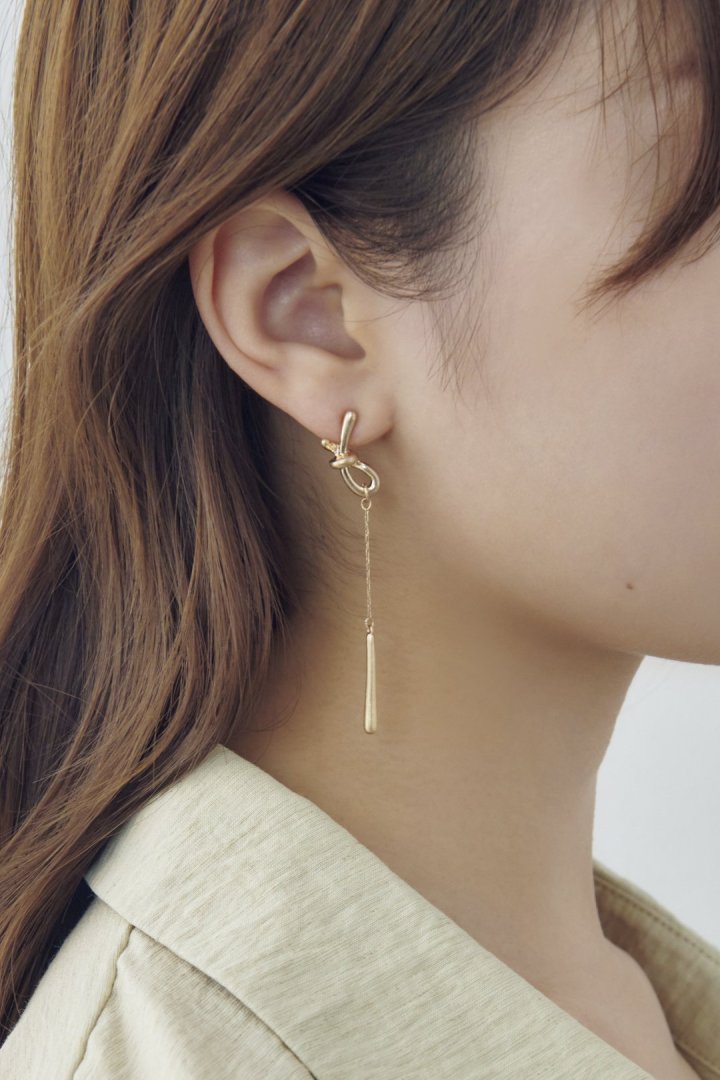 ノット × チェーン ロング ピアス – GOLDY Onlinestore