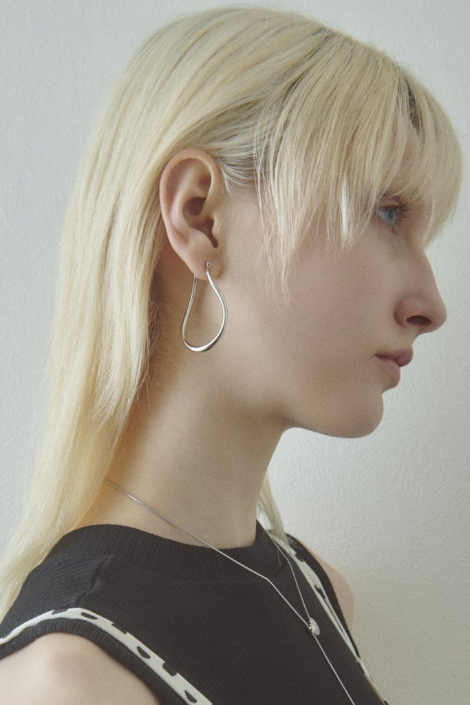 カーヴィー ライン ワイド フープ ピアス – GOLDY Onlinestore