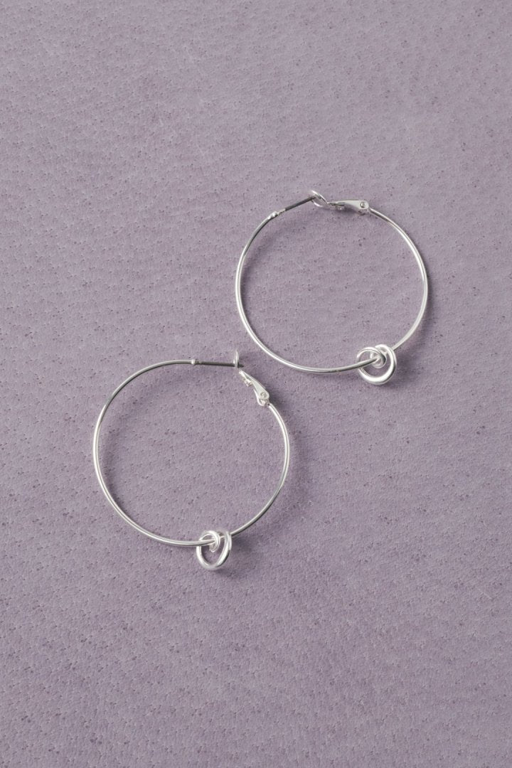 マイクロ チャーム スパイラル ピアス