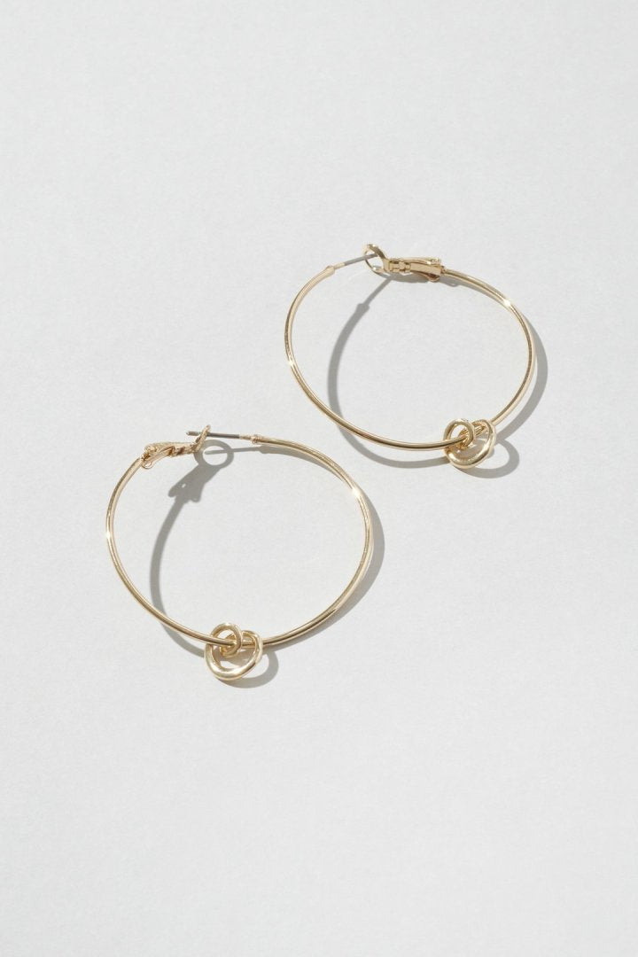 マイクロ チャーム スパイラル ピアス