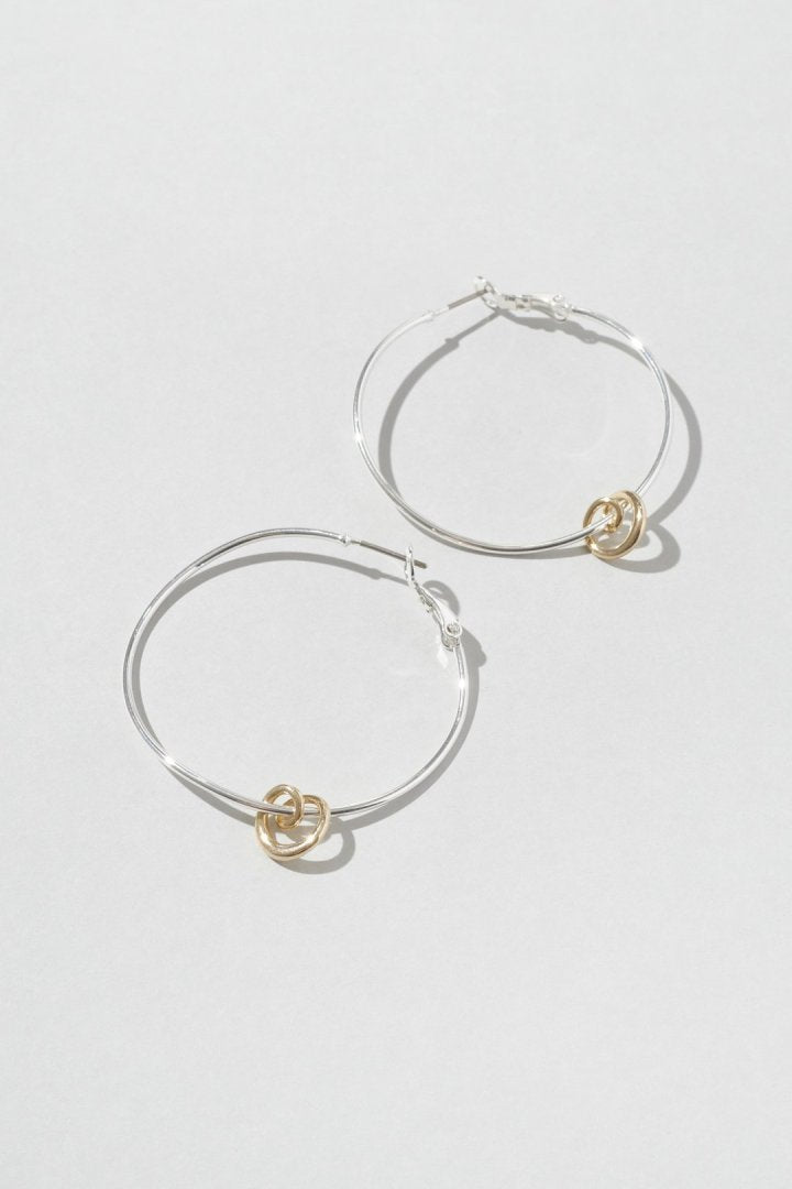 マイクロ チャーム スパイラル ピアス