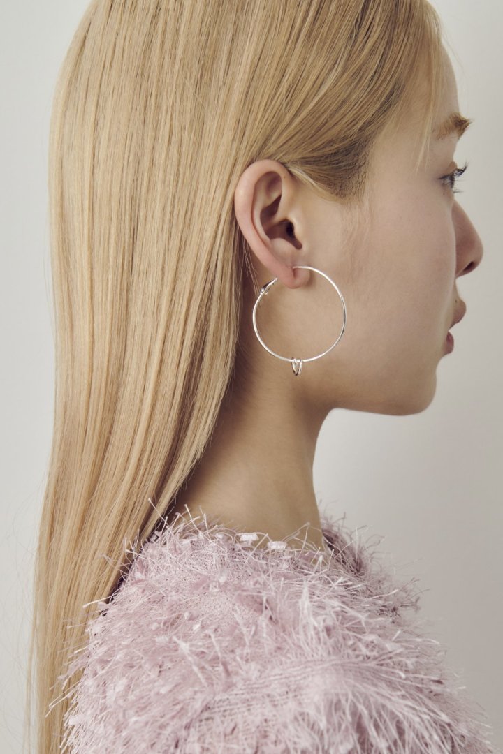 マイクロ チャーム スパイラル ピアス