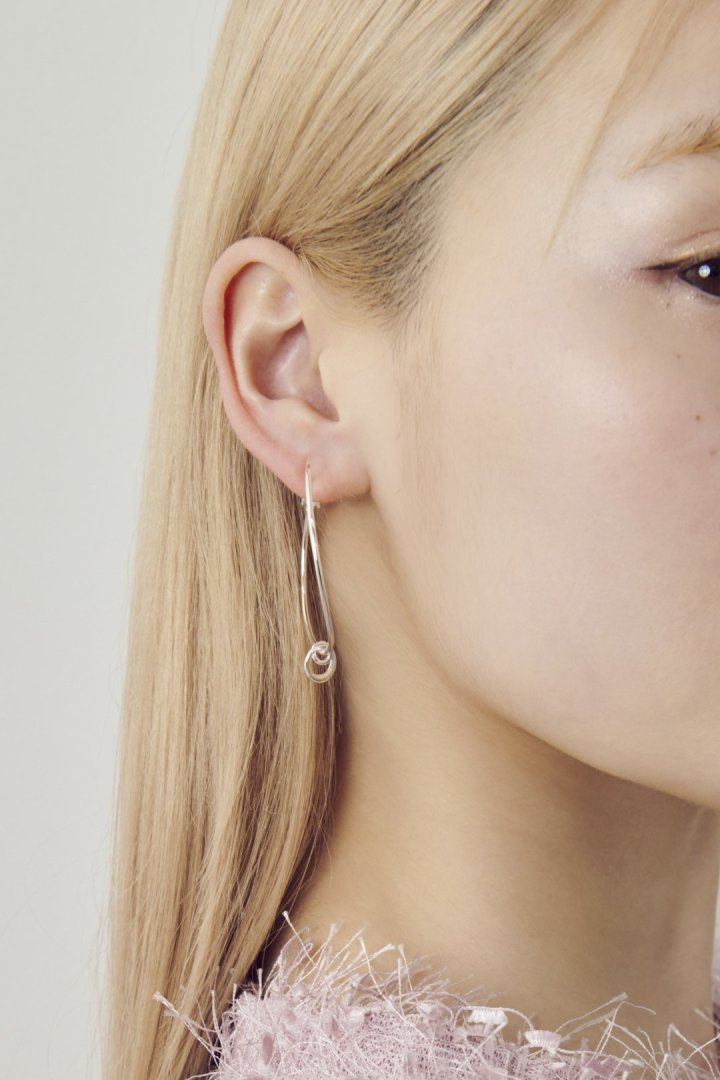 マイクロ チャーム スパイラル ピアス