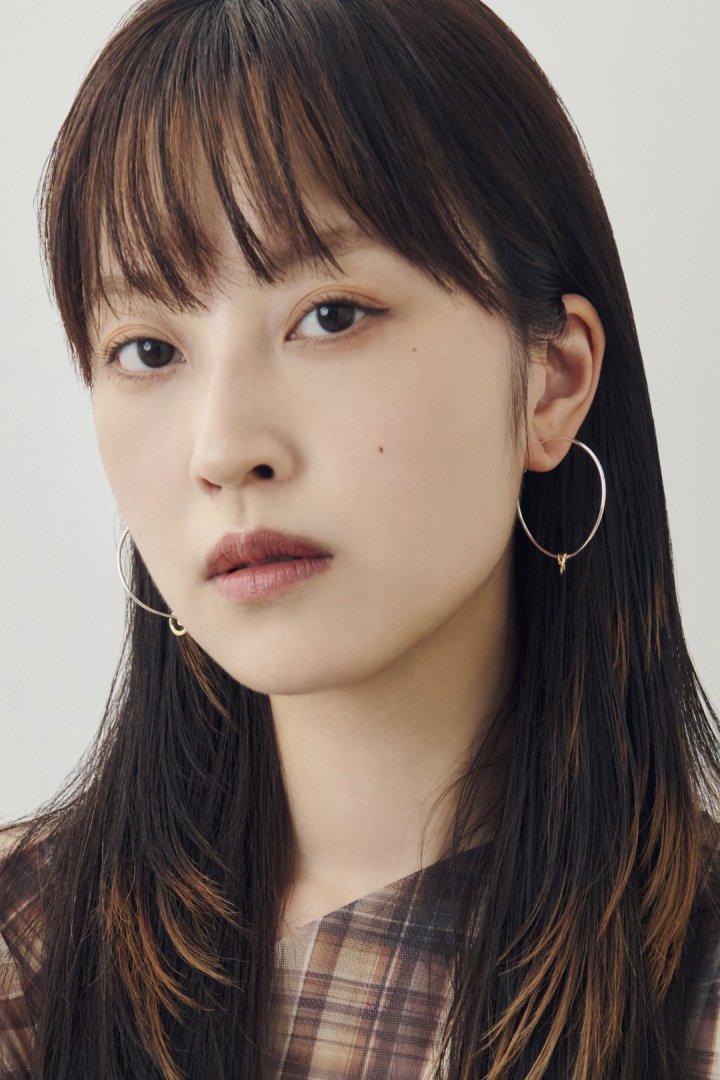 マイクロ チャーム スパイラル ピアス