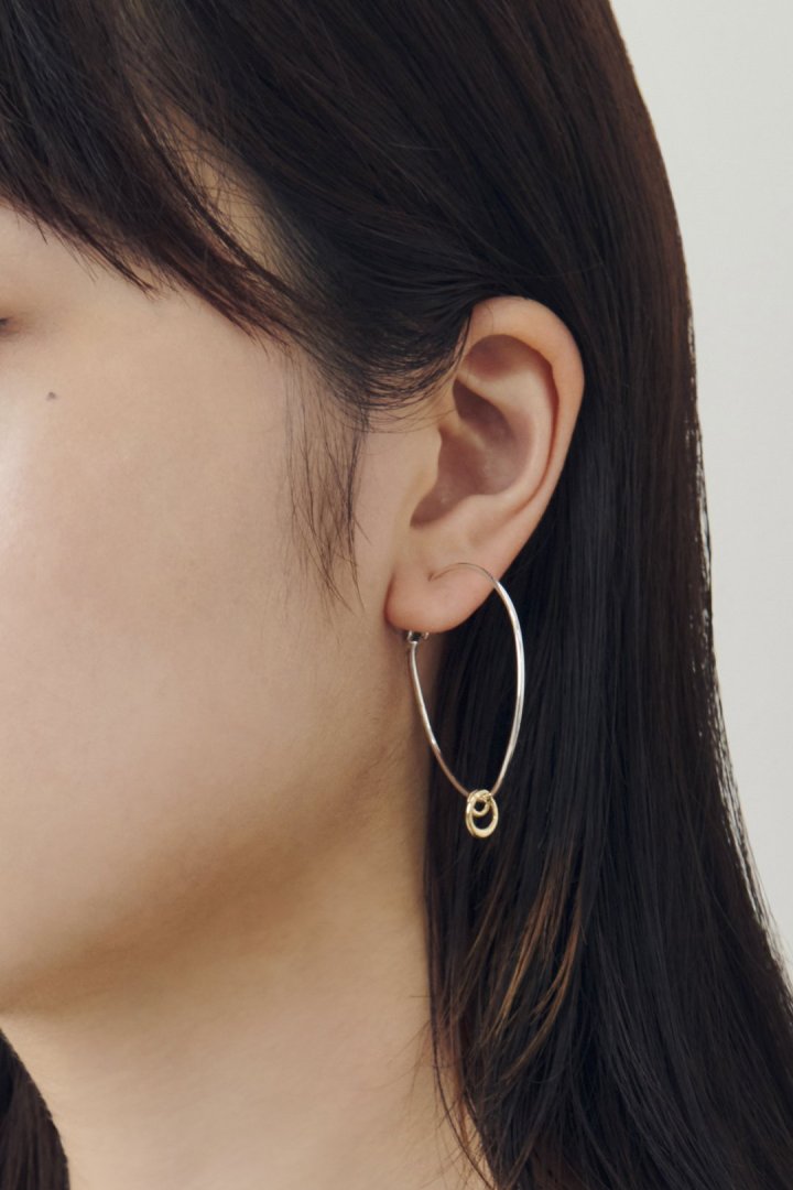 マイクロ チャーム スパイラル ピアス