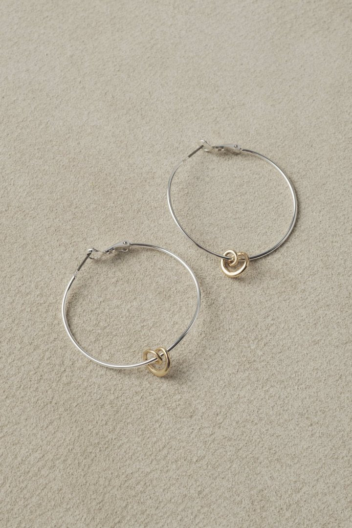 マイクロ チャーム スパイラル ピアス