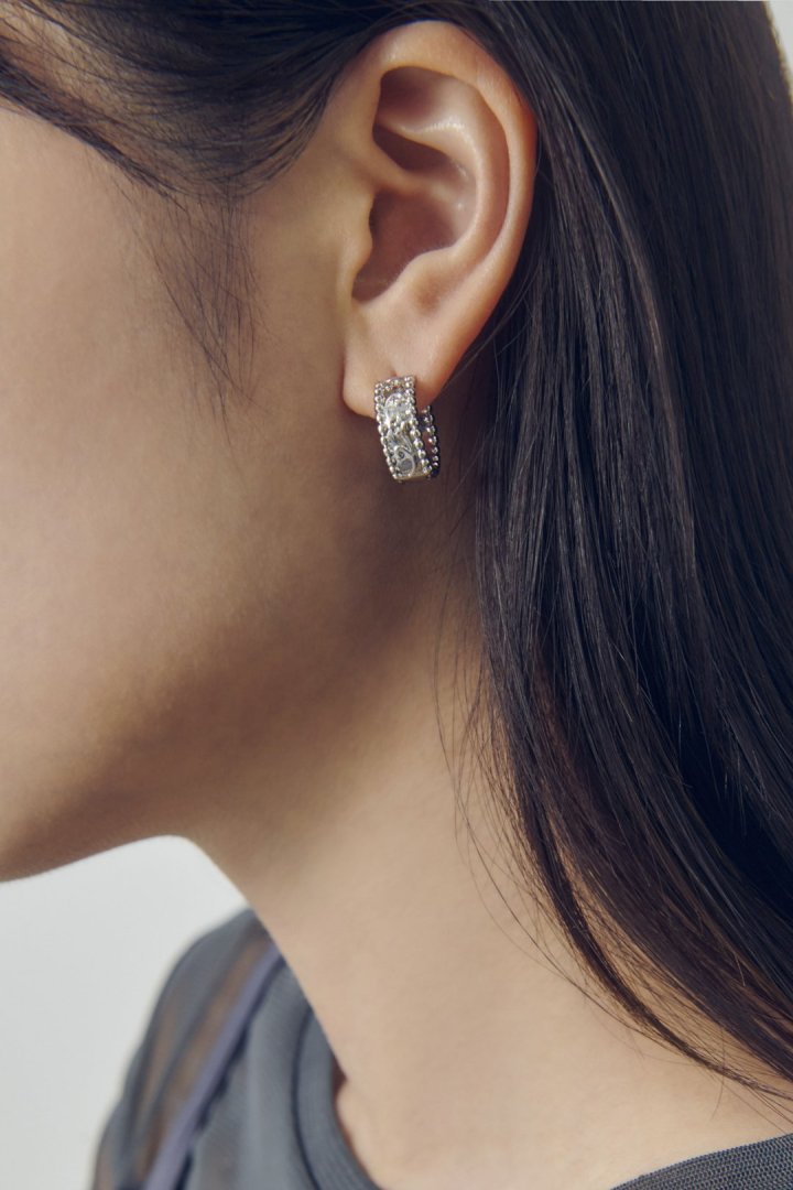 ヴィンテージ シック エングレイヴ ワンタッチ ピアス