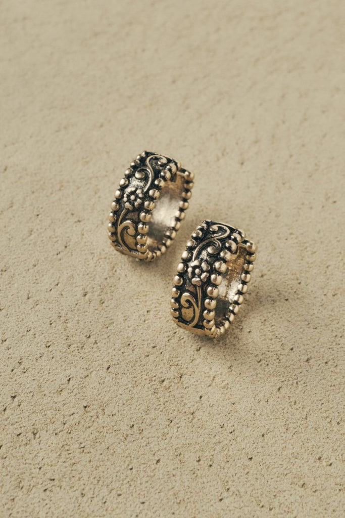 ヴィンテージ シック エングレイヴ ワンタッチ ピアス – GOLDY Onlinestore