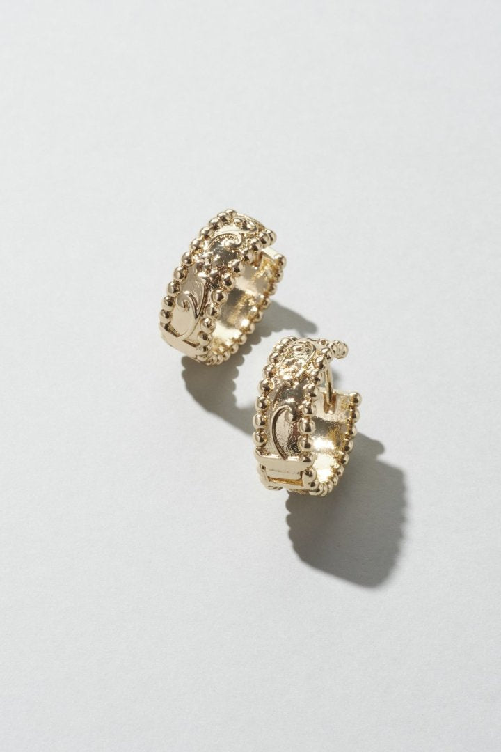 ヴィンテージ シック エングレイヴ ワンタッチ ピアス