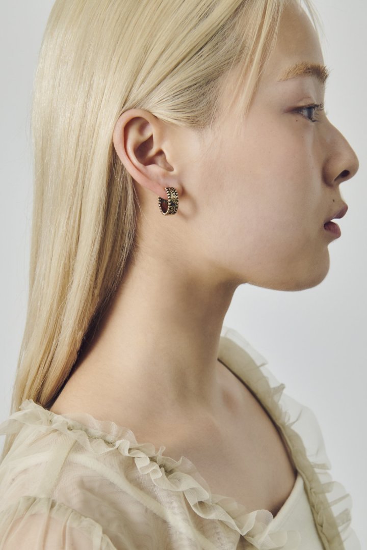 ヴィンテージ シック エングレイヴ ワンタッチ ピアス