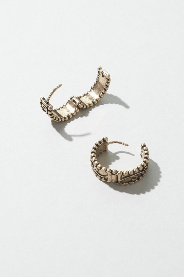 ヴィンテージ シック エングレイヴ ワンタッチ ピアス