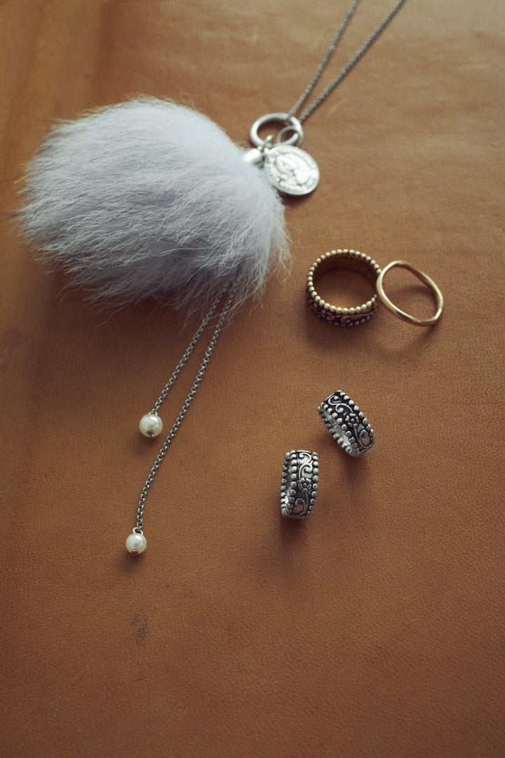 ヴィンテージ シック エングレイヴ ワンタッチ ピアス – GOLDY Onlinestore