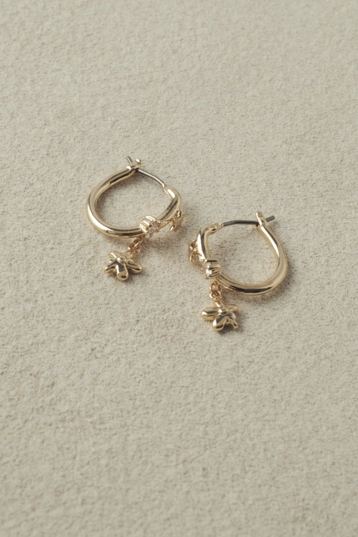 スクリブル モチーフ ピアス