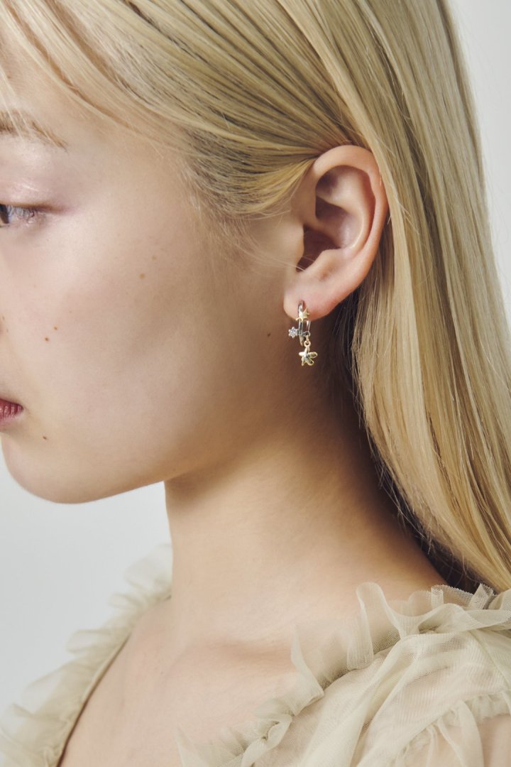 スクリブル モチーフ ピアス