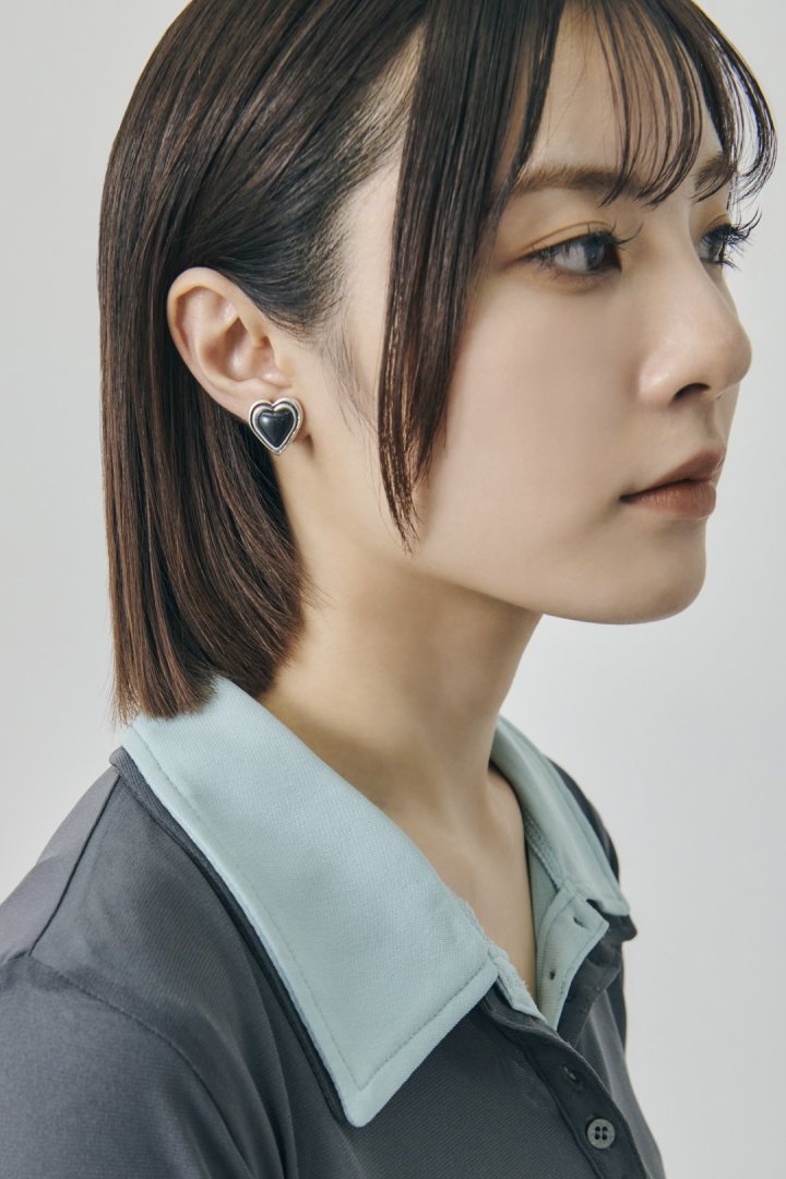 ブラック ハート ピアス